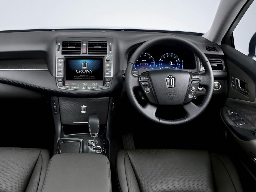 Торпедо Toyota Crown Hybrid 2008 года  (фото 13 из 13)